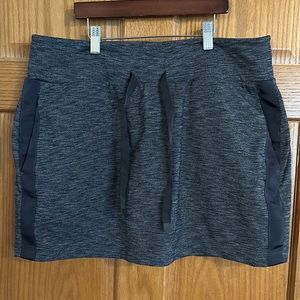 Athleta Metro Downtown Size L Gray Heather Skort